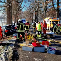 vu_20268_pkw_gegen_baum_05_2022-12-12.jpg